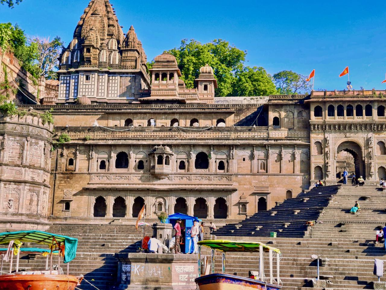 Complete Maheshwar Fort & Riverside Experience image 1