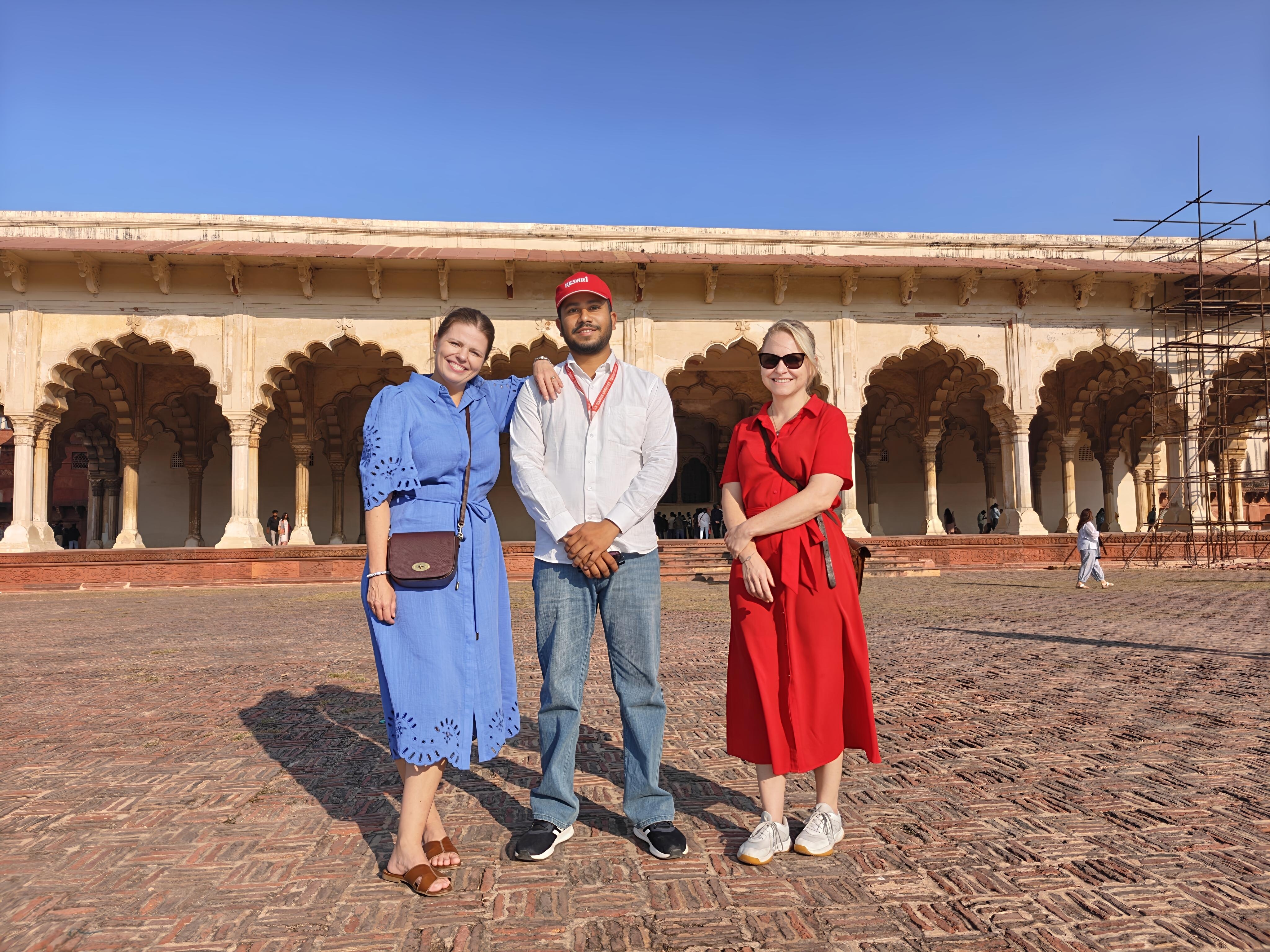 From Delhi: Taj Mahal Sunrise Skip the line ticket & 5* Breakfast image 1