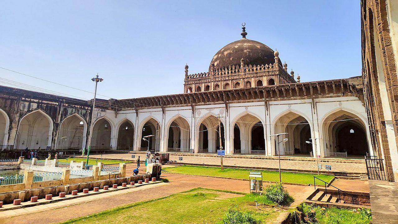 Vijayapura Heritage Highlights Tour image 1