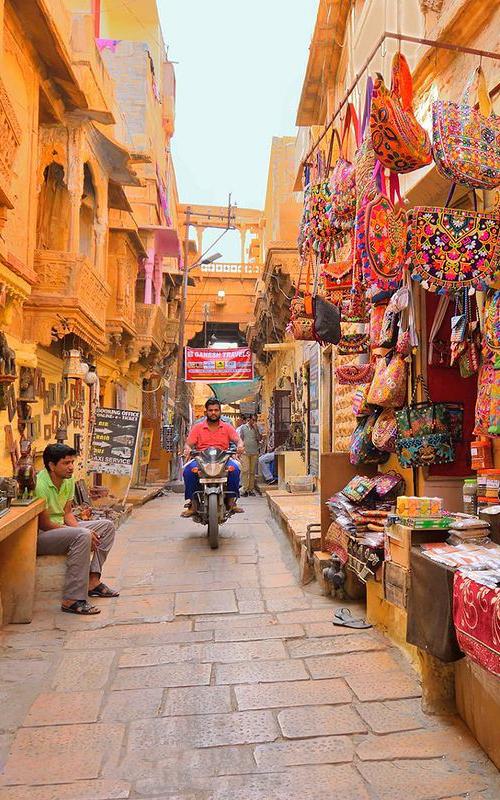 Fort, Patwa Haveli & Old Market Tour image 1