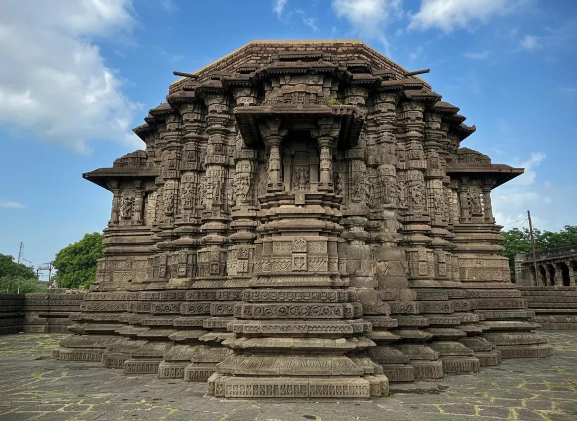 Lonar Crater Lake & Temple Tour image 1