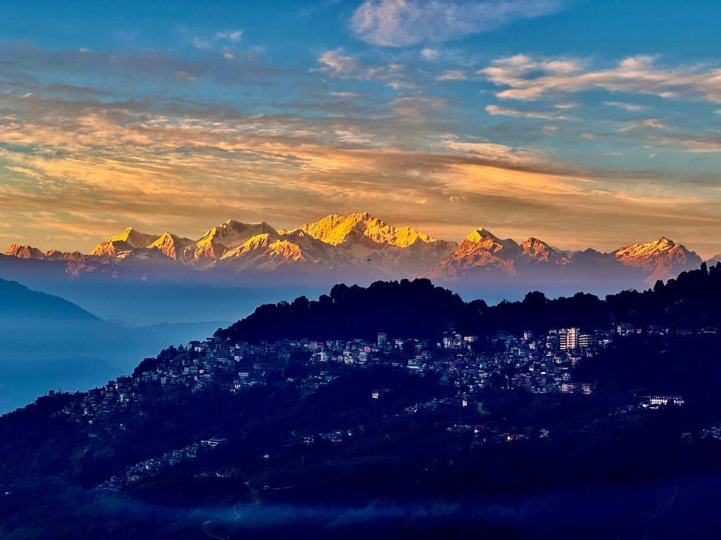 Darjeeling Sunrise & Heritage Tour image 1