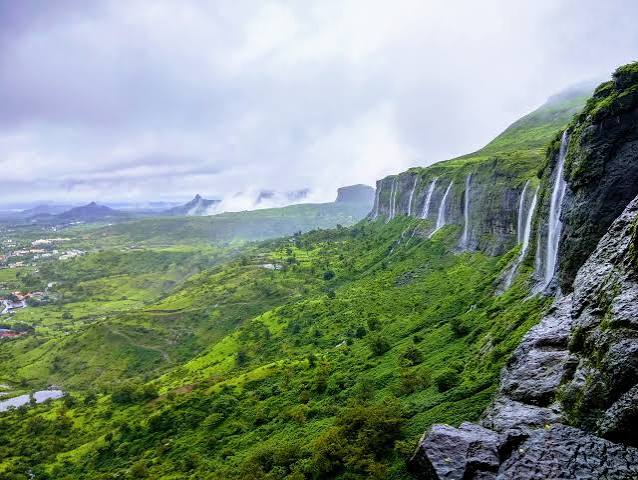 Trimbakeshwar Temple & Ramkund Riverside Trail image 1