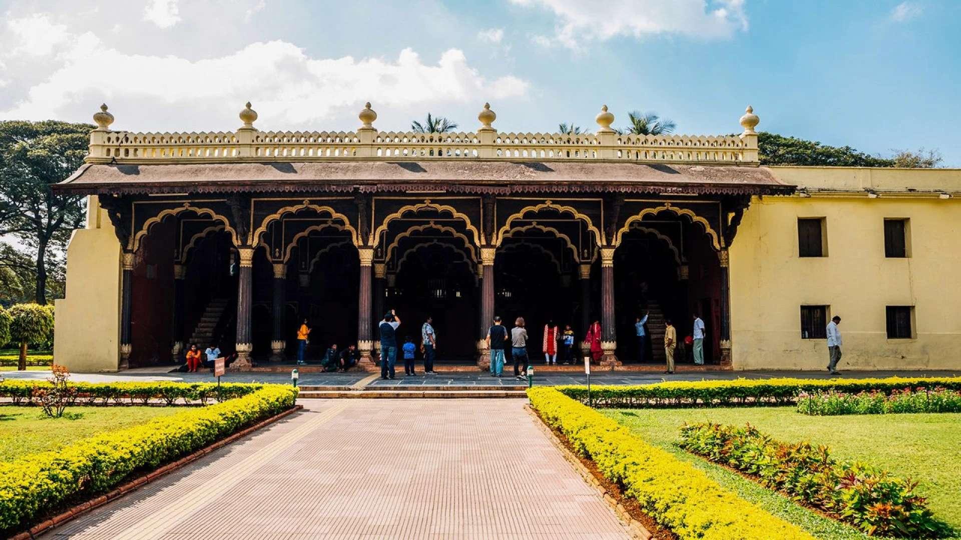 Bangalore Heritage, Gardens & City Highlights Tour image 1