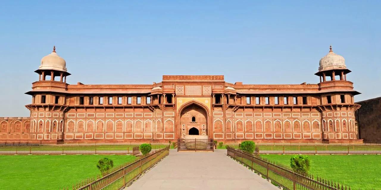 Taj Mahal & Agra Fort Heritage Tour image 1