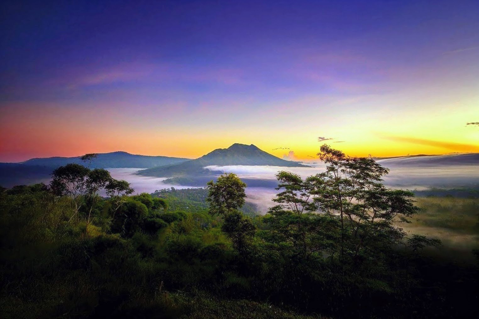 MOUNT BATUR SUNRISE TREKKING image 1